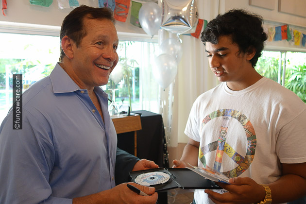 Steve Guttenberg, signing autographs Steve Guttenberg, signing autographs