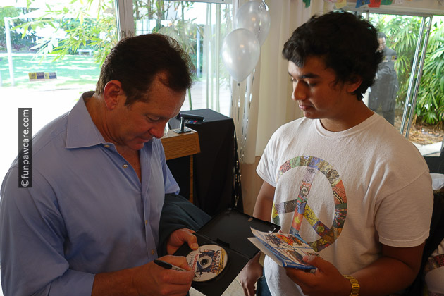 Steve Guttenberg signing movies for the fans